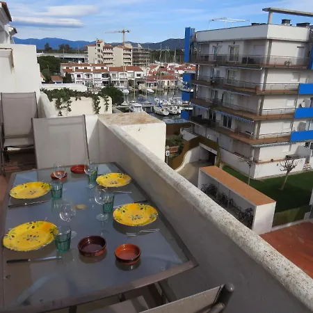 Royal Marine Falga Apartment *