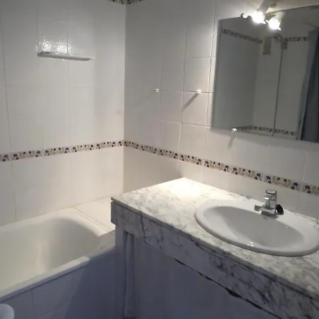 Royal Marine Falga Apartment Roses
